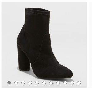 women’s black sock-fit boot